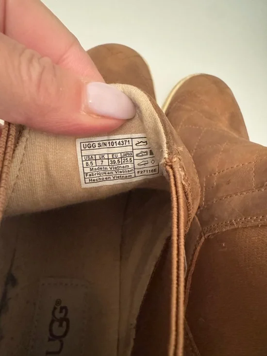 UGG Boots - Picture 3 of 4